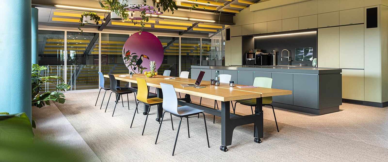 The office as an expression of creativity: Meeting rooms can be given a very individual design with Fiore.