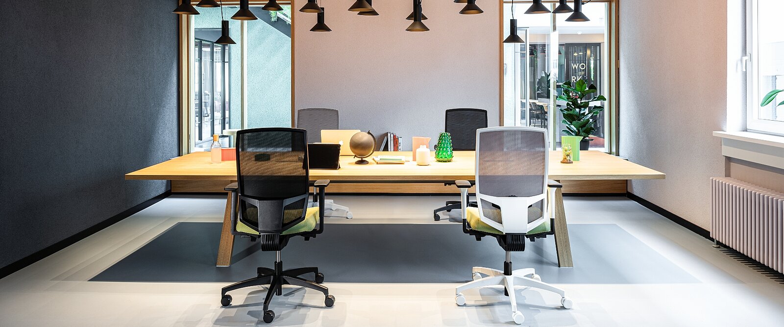 @Just evo with a mesh backrest shows identity in a modern colour scheme with black or white components.